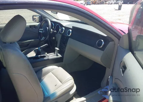 2005 Ford Mustang V6 Deluxe/V6 Premium из США, поврежденный, VIN 1ZVFT80NX55225500